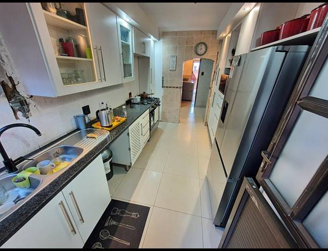 5 BEDROOM HOUSE FOR SALE IN THE ORCHARDS